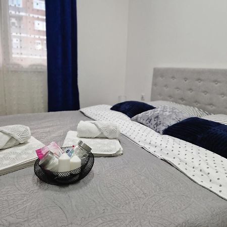 Apartman Astra Sremska Mitrovica Buitenkant foto