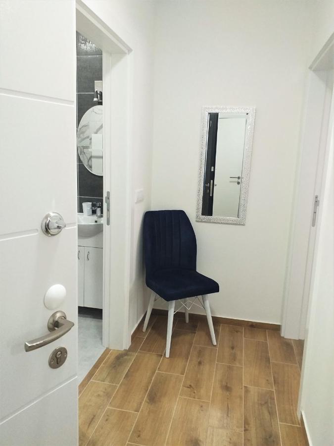 Apartman Astra Sremska Mitrovica Buitenkant foto