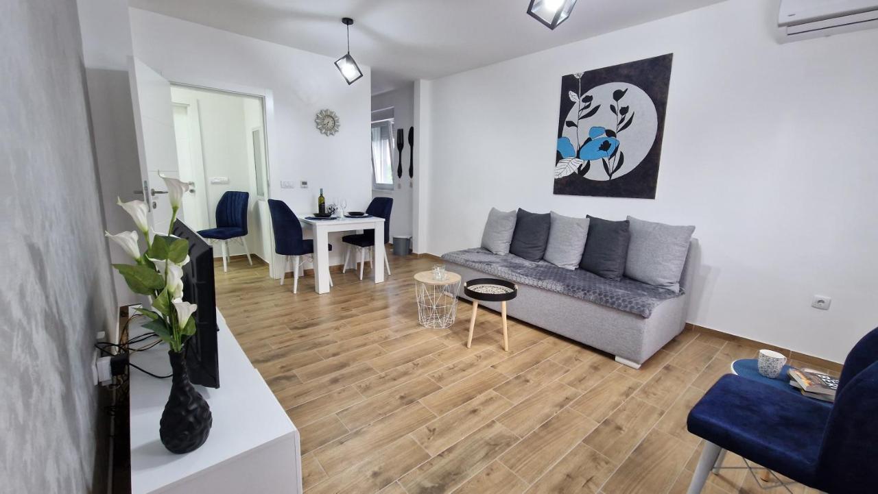 Apartman Astra Sremska Mitrovica Buitenkant foto