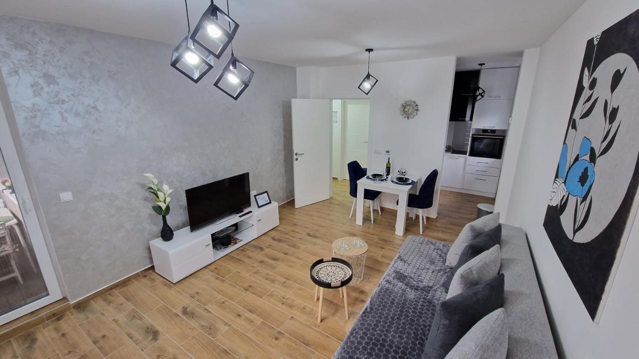 Apartman Astra Sremska Mitrovica Buitenkant foto