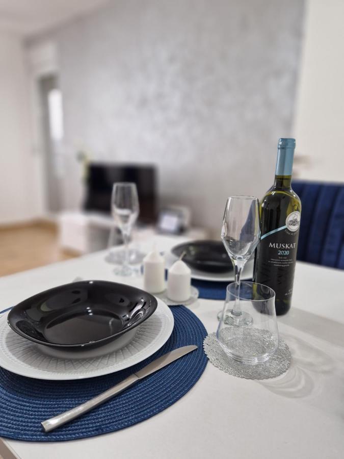 Apartman Astra Sremska Mitrovica Buitenkant foto