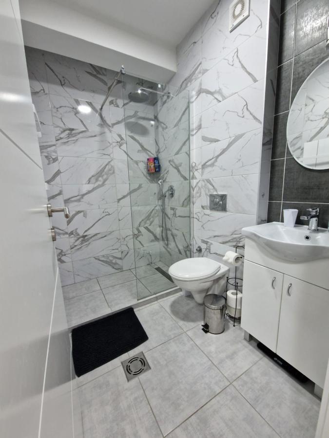 Apartman Astra Sremska Mitrovica Buitenkant foto