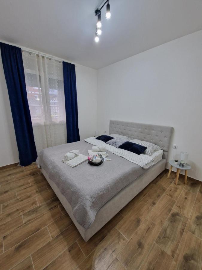 Apartman Astra Sremska Mitrovica Buitenkant foto