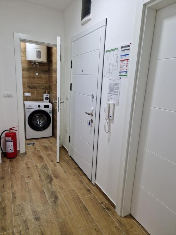 Apartman Astra Sremska Mitrovica Buitenkant foto